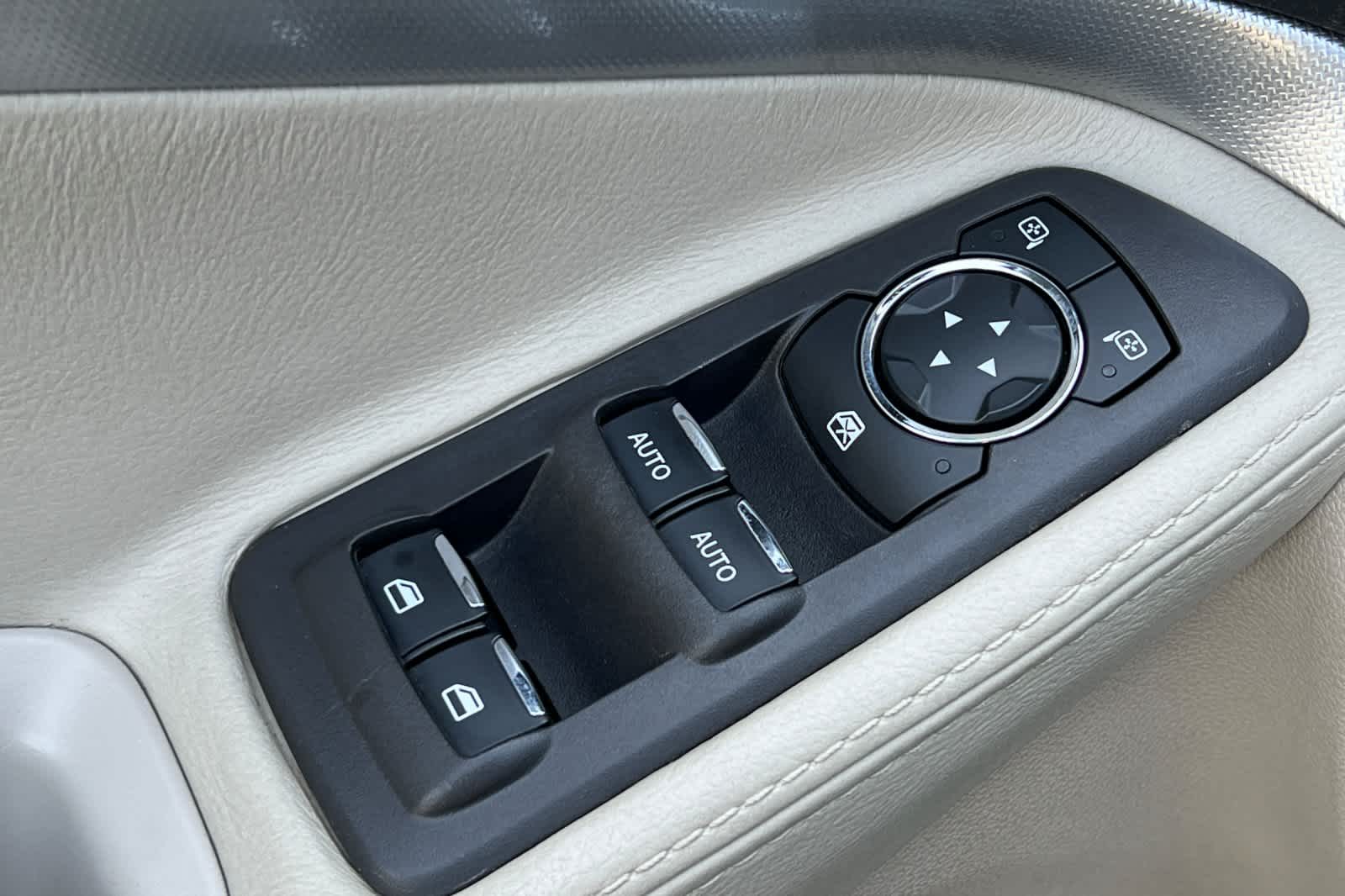 Thumbnail: 2015 Ford Explorer - 13