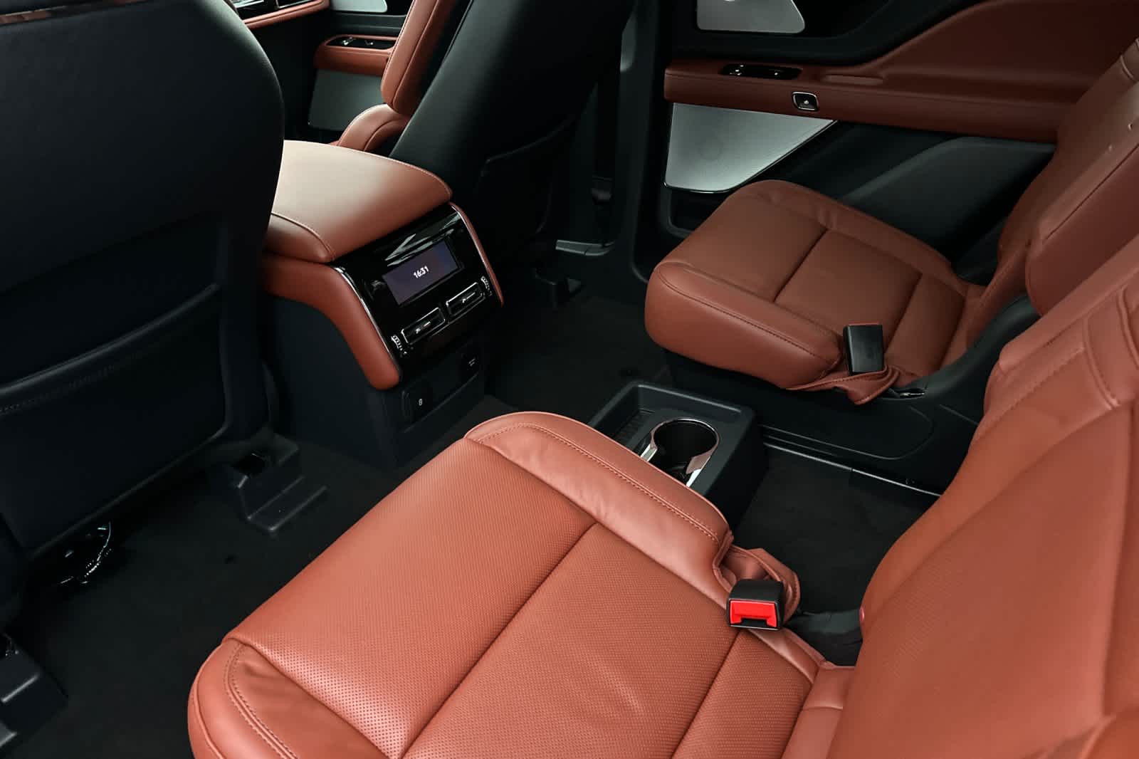 Thumbnail: 2026 Lincoln Aviator - 4