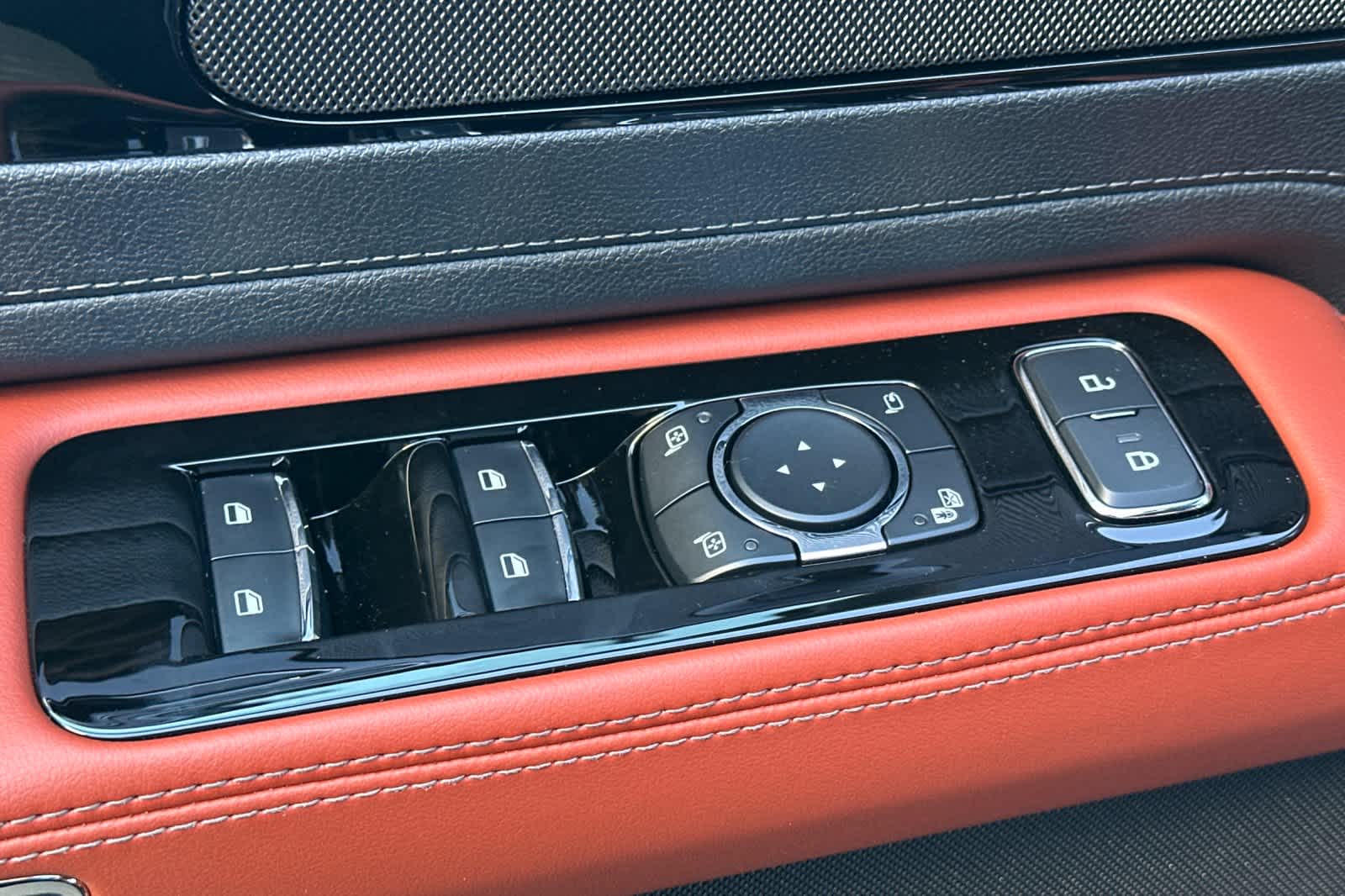 Thumbnail: 2025 Lincoln Aviator - 14