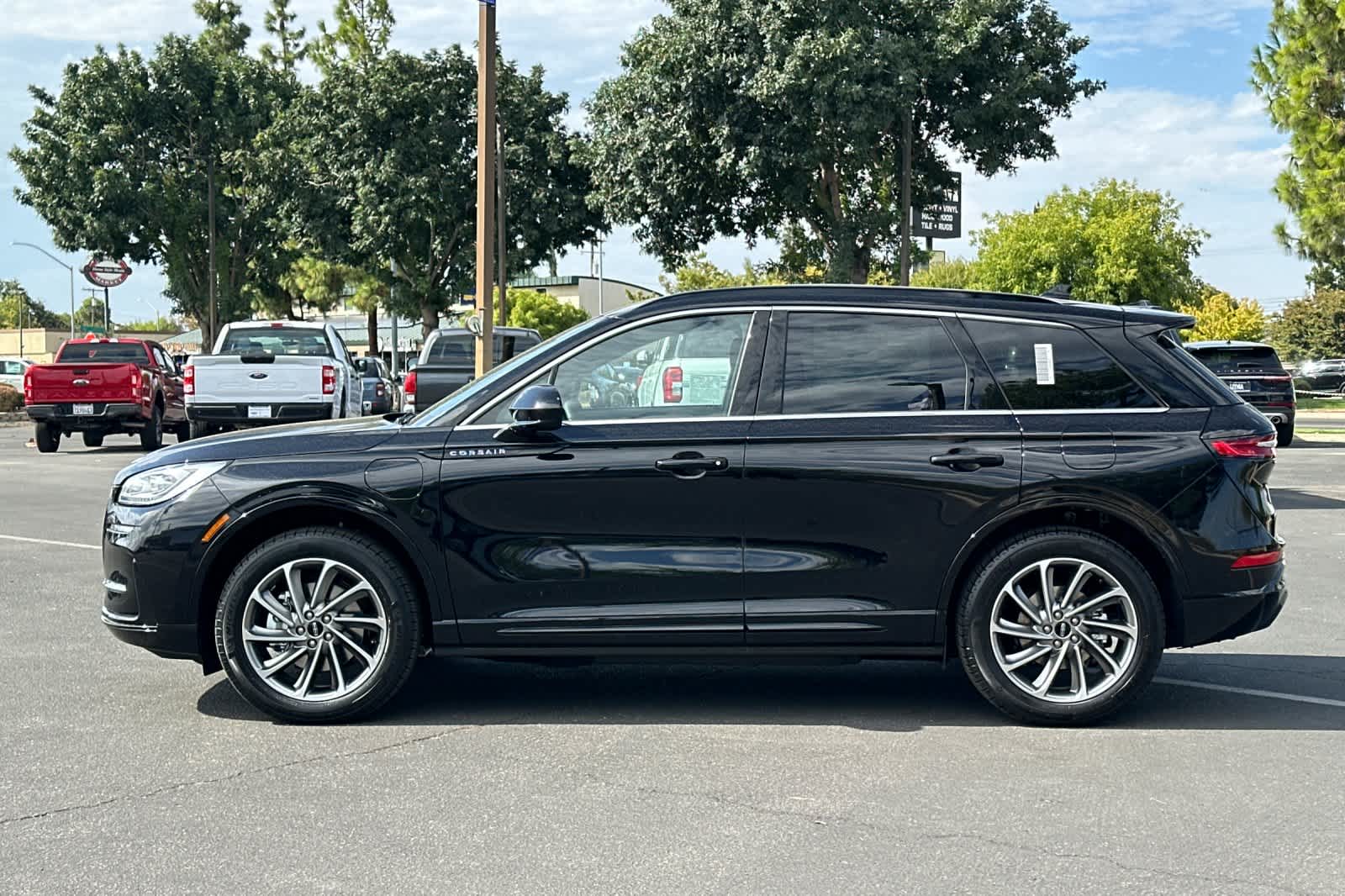 Thumbnail: 2025 Lincoln Corsair - 5