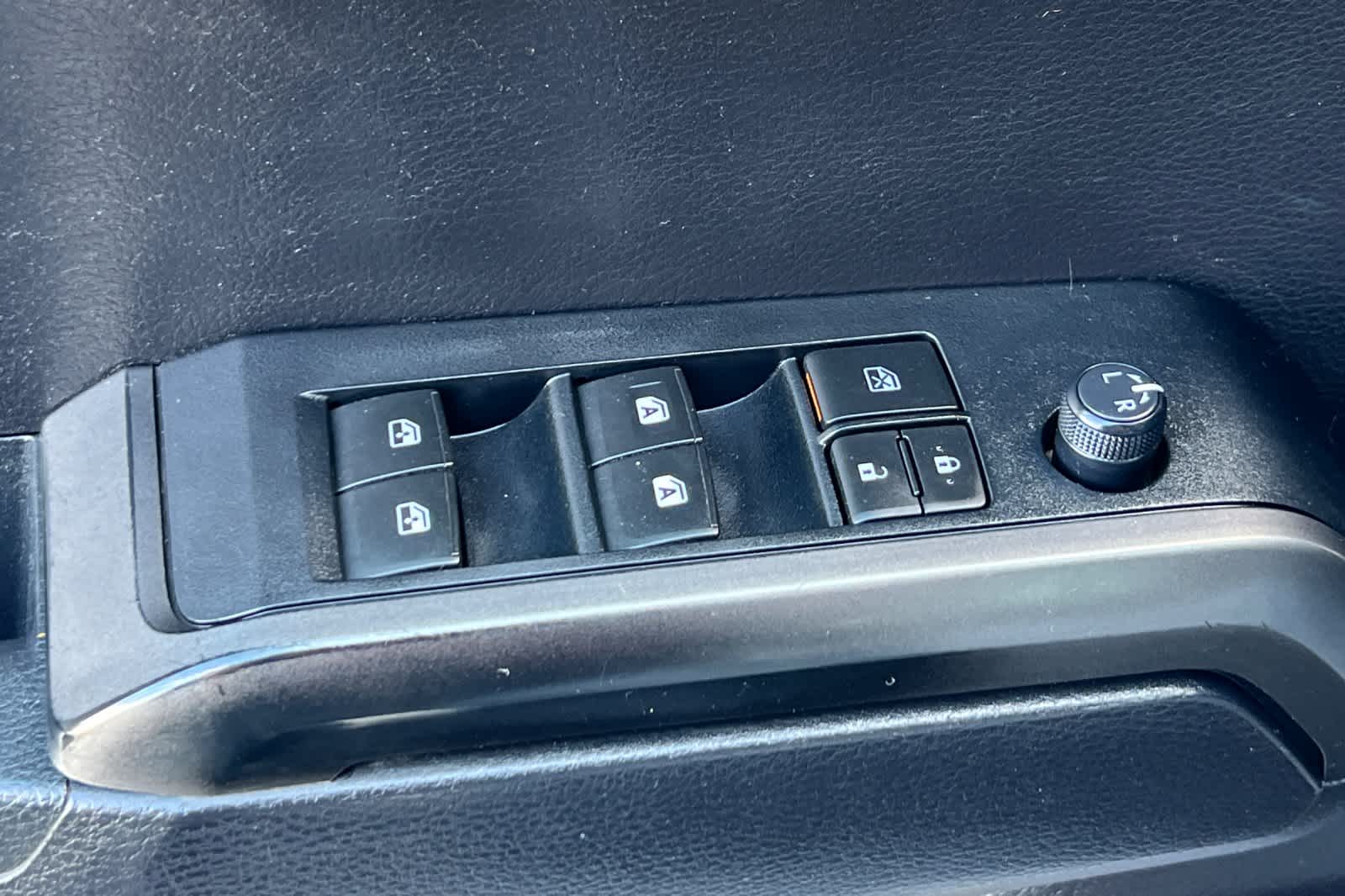 Thumbnail: 2020 Toyota Tacoma - 13