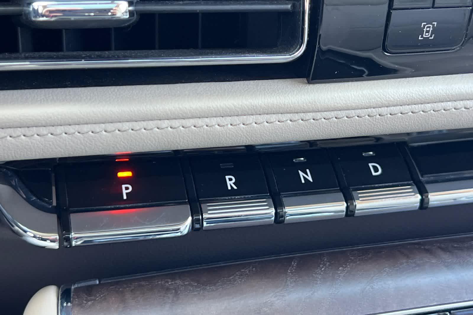 Thumbnail: 2020 Lincoln Aviator - 24