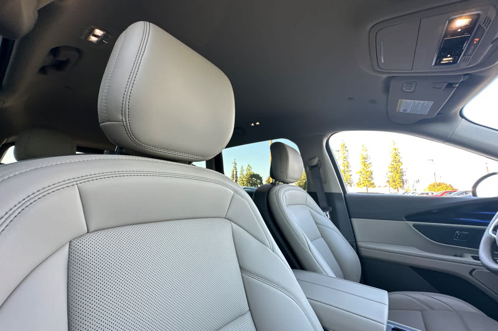 Thumbnail: 2025 Lincoln Nautilus - 17