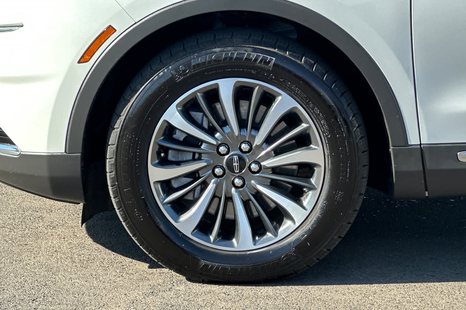 2023 Lincoln Nautilus Standard 27