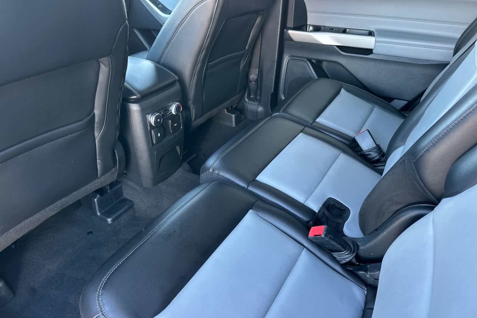 Thumbnail: 2022 Ford Explorer - 4