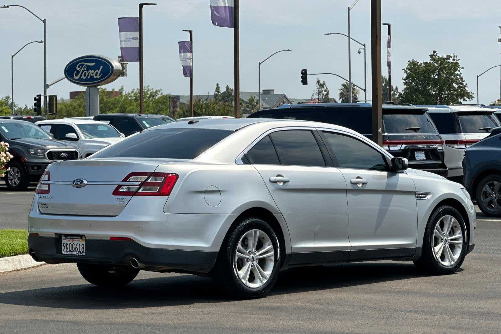 2017 Ford Taurus SEL 2