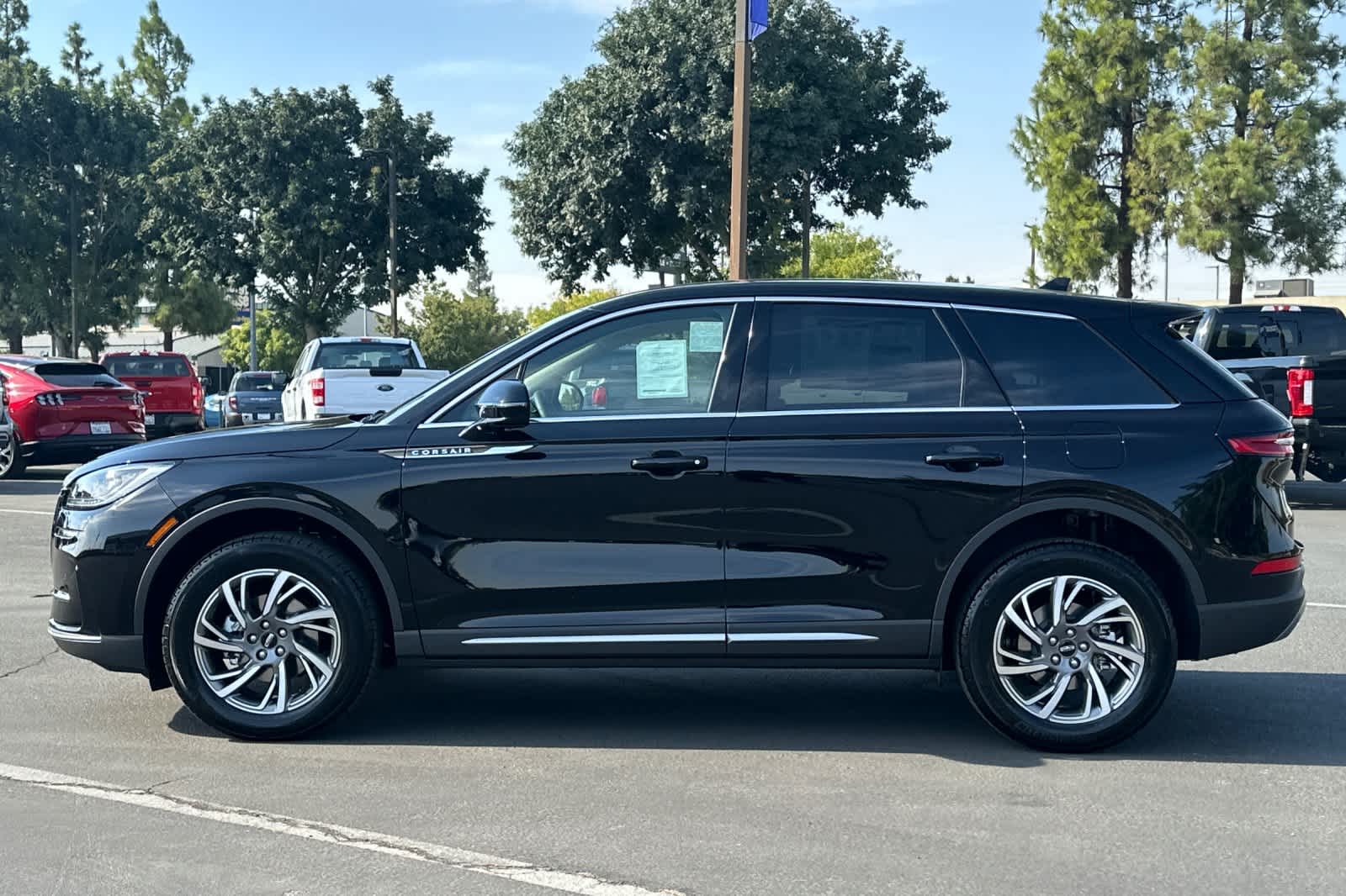 Thumbnail: 2025 Lincoln Corsair - 5