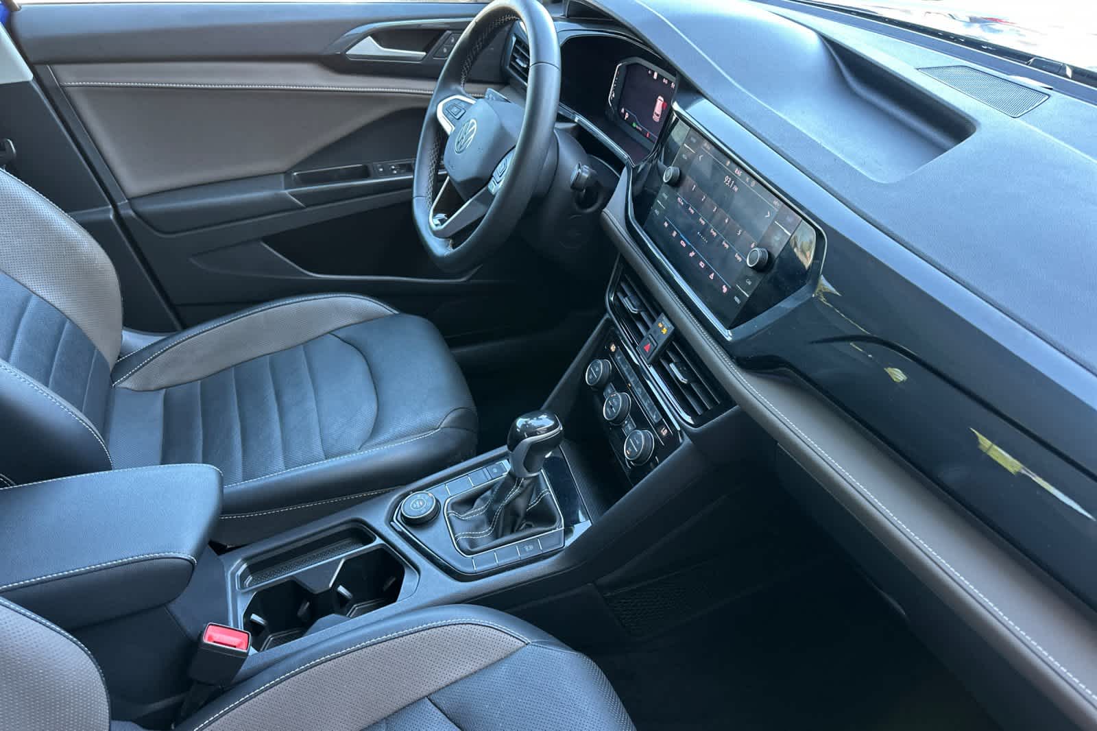 Thumbnail: 2022 Volkswagen Taos - 17