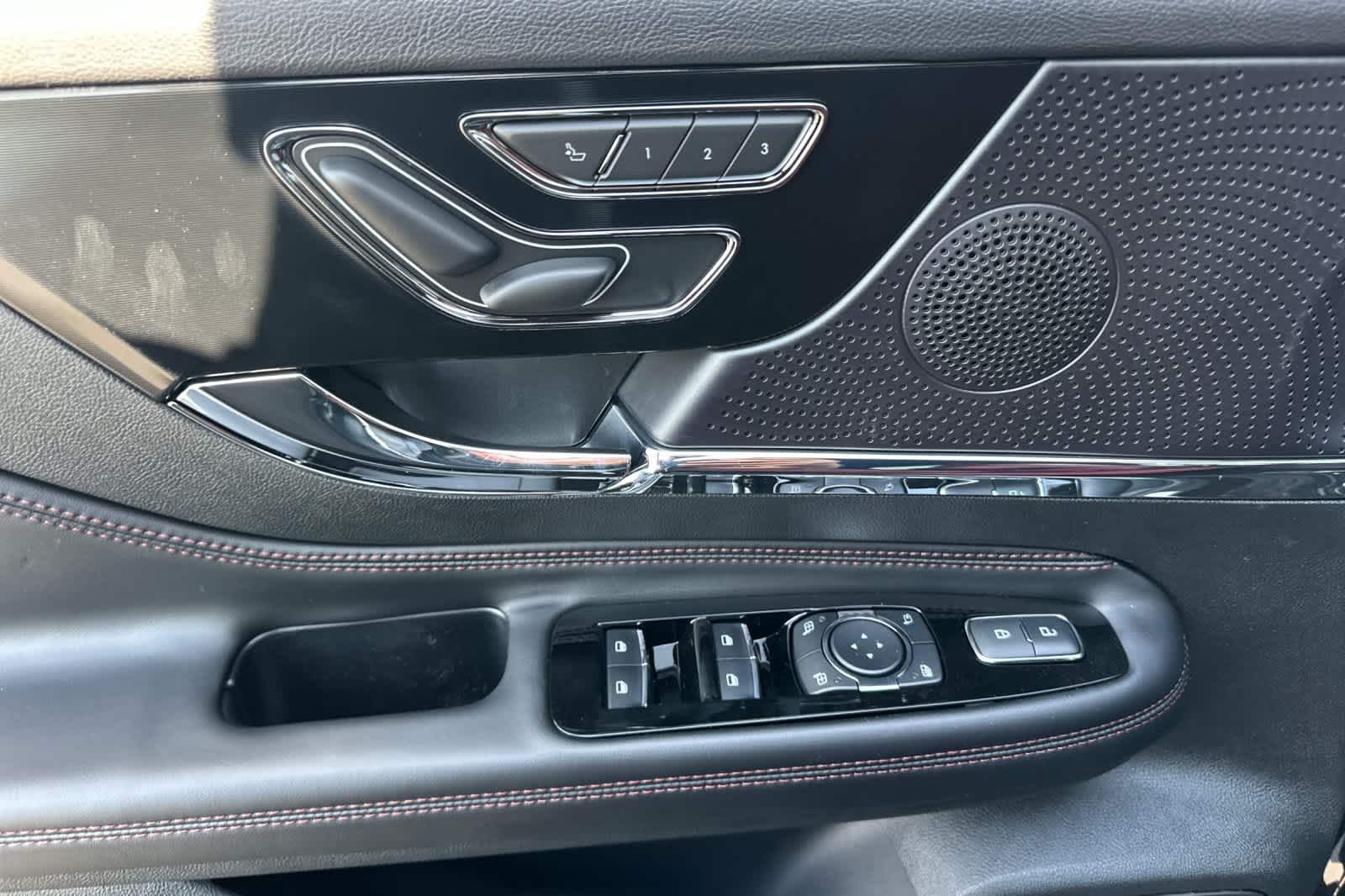 Thumbnail: 2025 Lincoln Corsair - 13