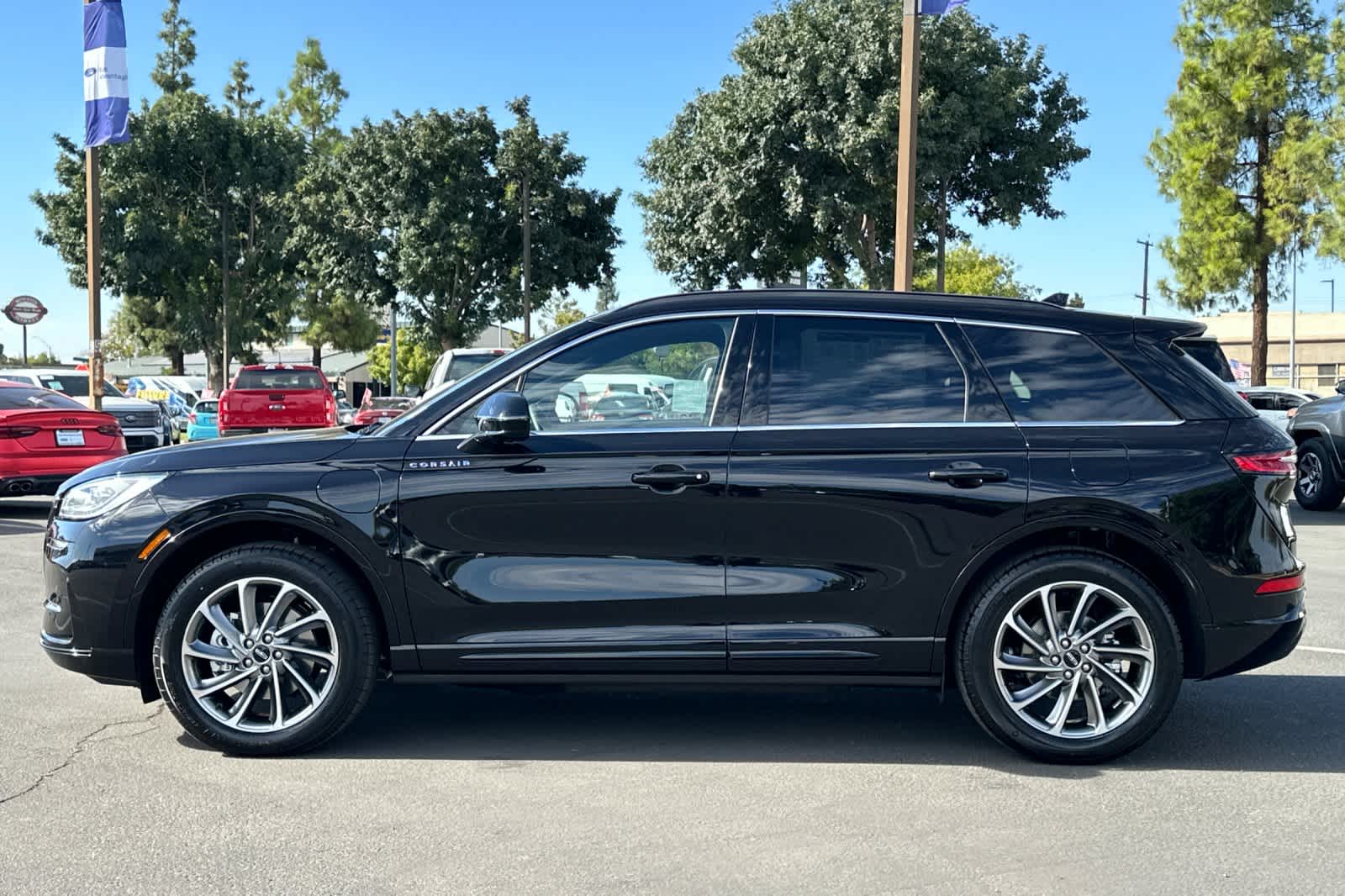 Thumbnail: 2025 Lincoln Corsair - 5