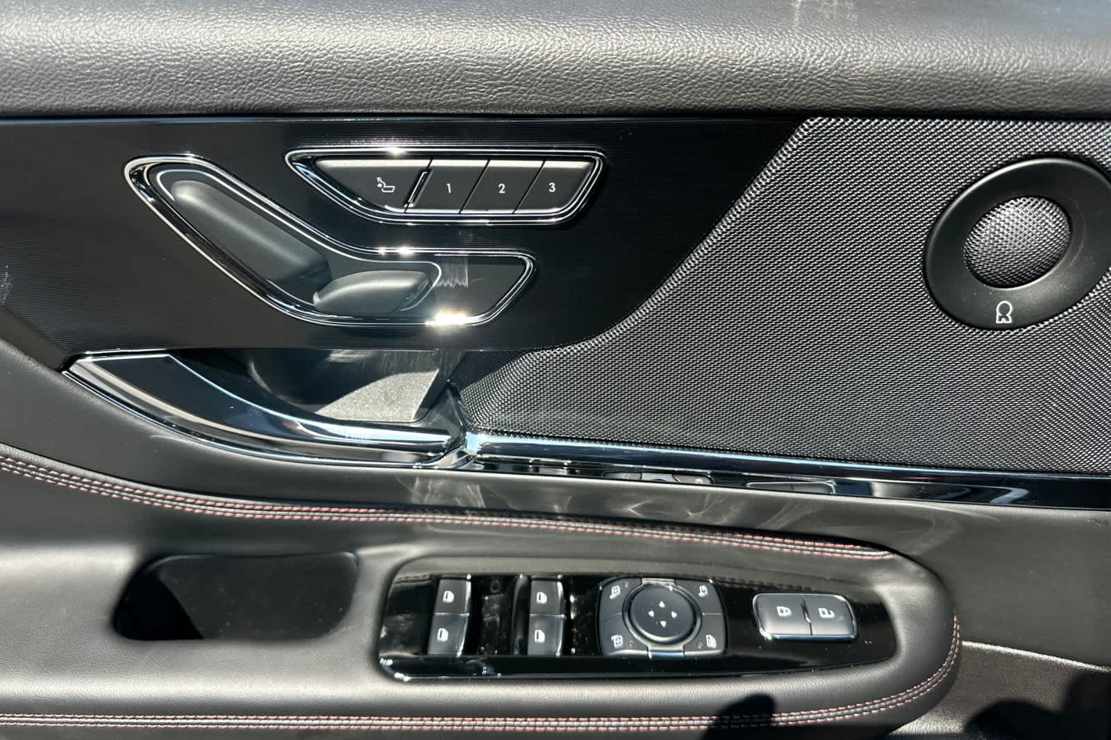 Thumbnail: 2025 Lincoln Corsair - 13