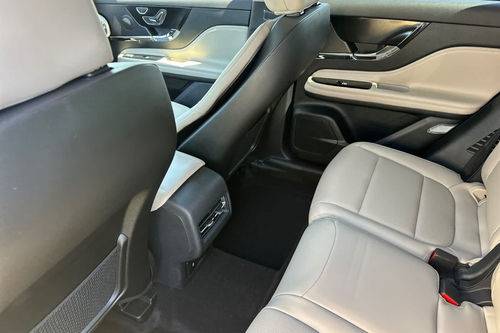 Thumbnail: 2025 Lincoln Corsair - 4