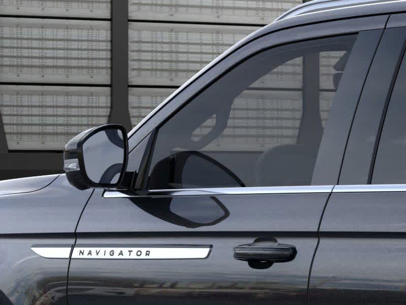 Thumbnail: 2025 Lincoln Navigator L - 21
