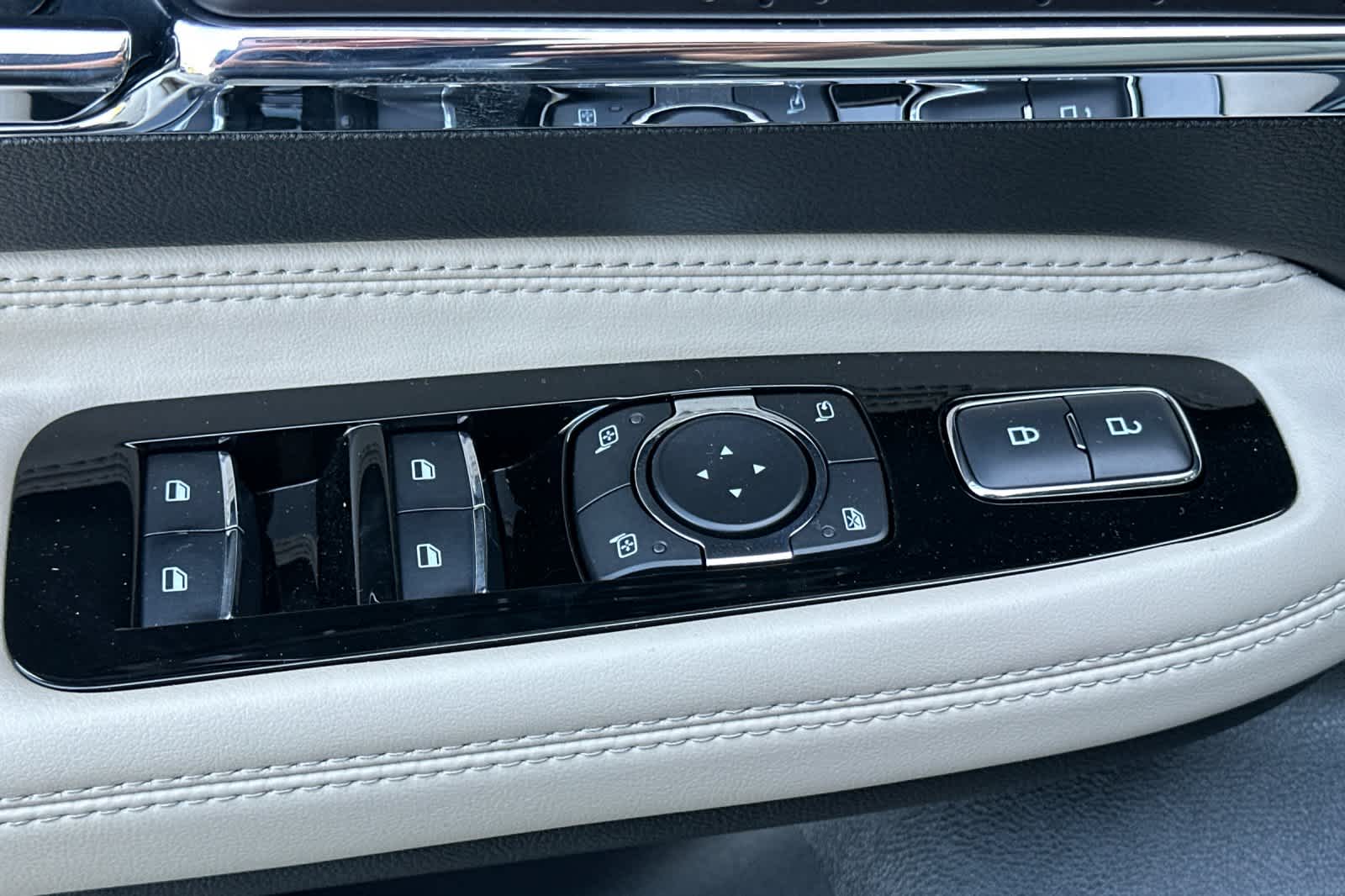 Thumbnail: 2025 Lincoln Corsair - 14