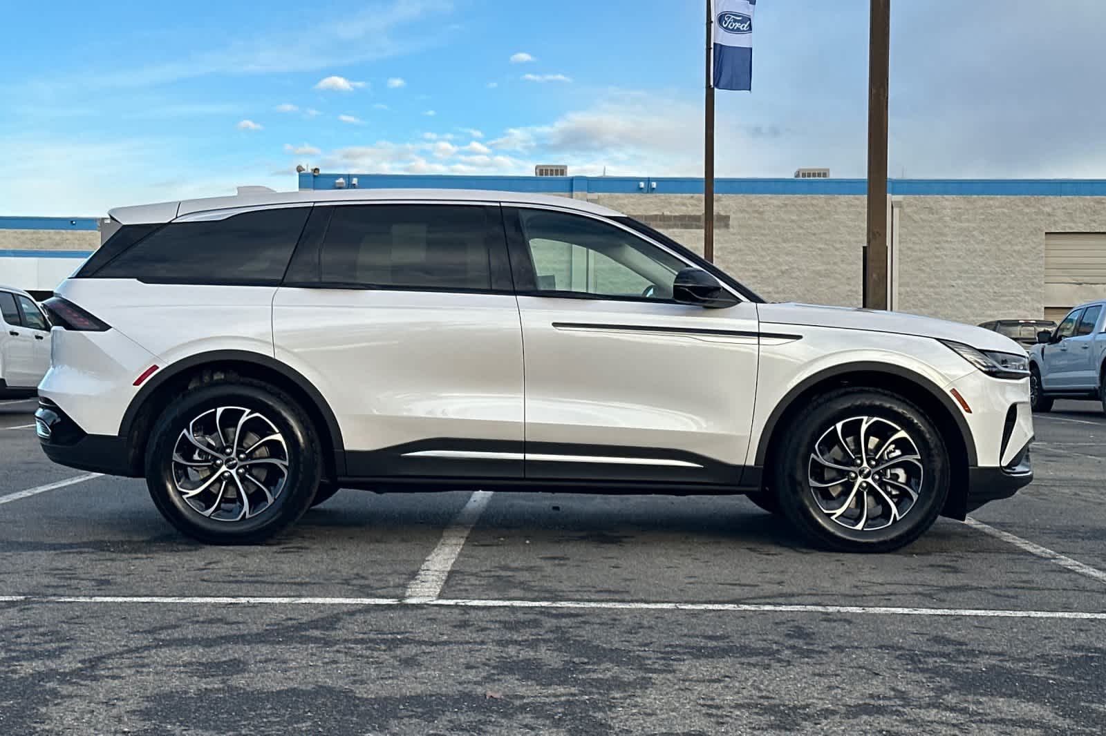 Thumbnail: 2026 Lincoln Nautilus - 8