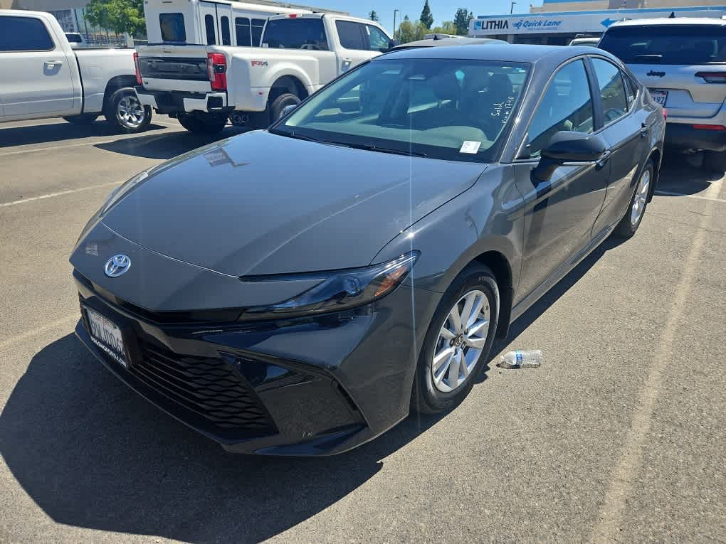 2026 Toyota Camry LE Hybrid's photo