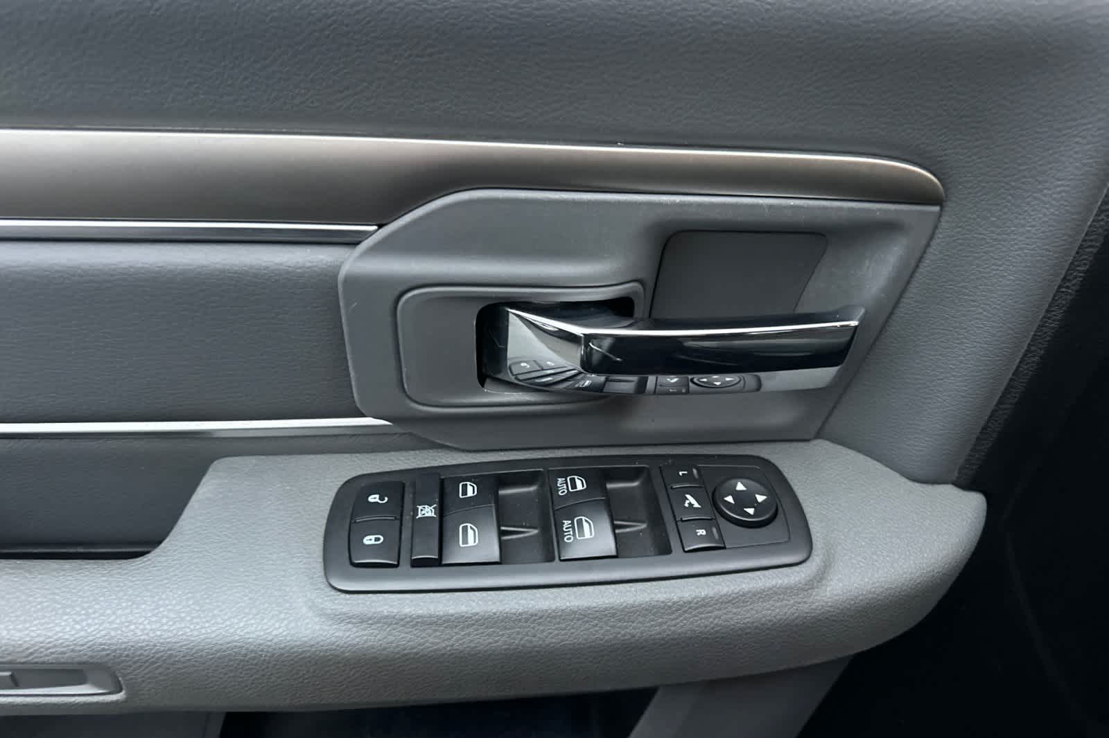 Thumbnail: 2019 RAM 1500 Classic - 12