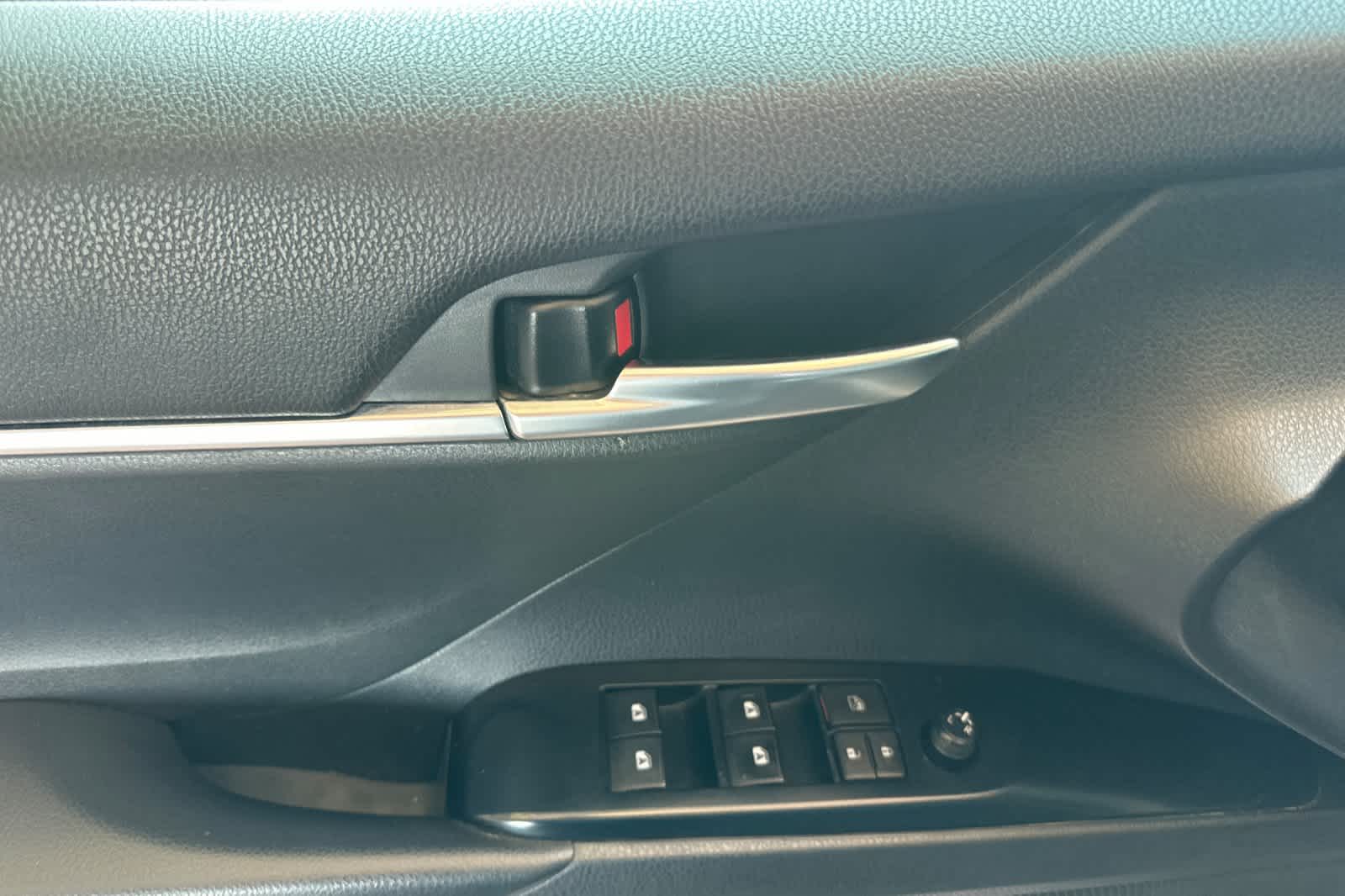 Thumbnail: 2019 Toyota Camry - 13