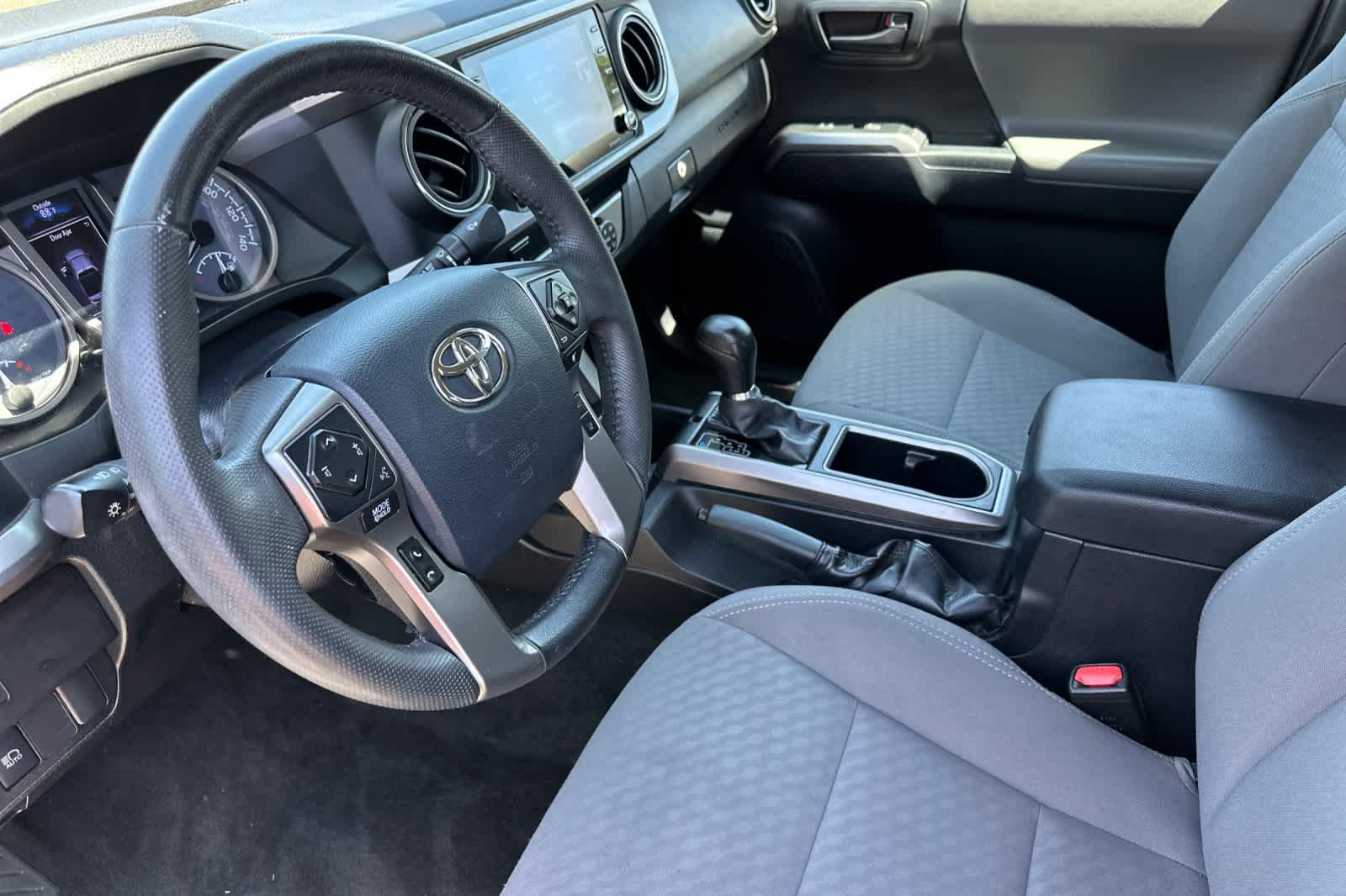 Thumbnail: 2020 Toyota Tacoma - 12