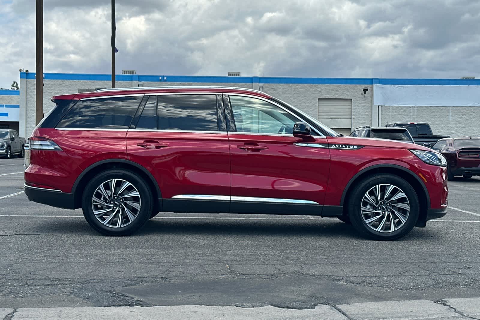 Thumbnail: 2026 Lincoln Aviator - 8