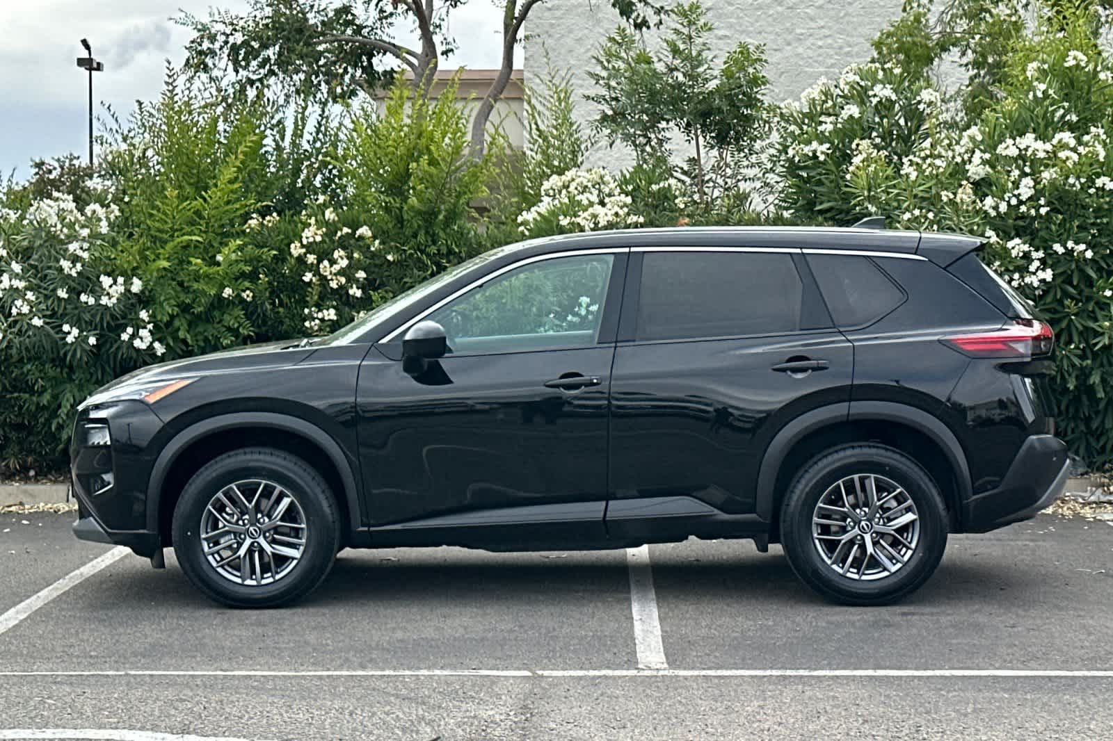 Thumbnail: 2023 Nissan Rogue - 5