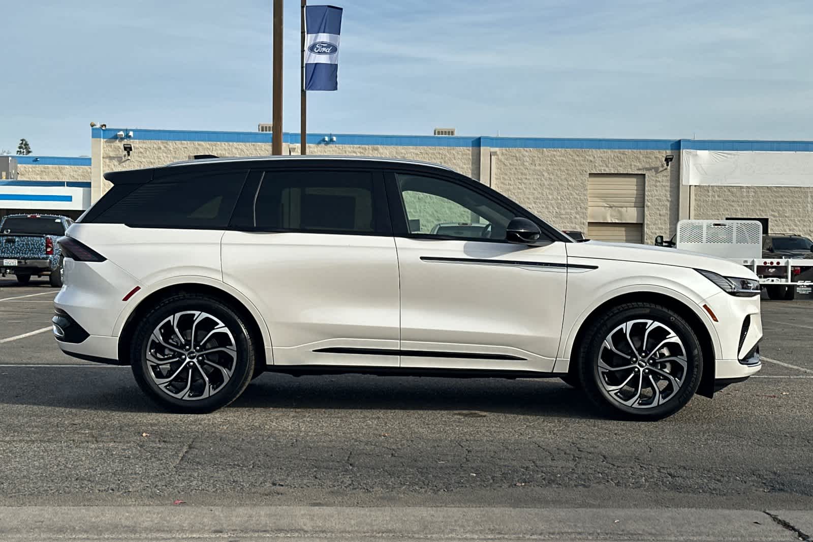 Thumbnail: 2026 Lincoln Nautilus - 8