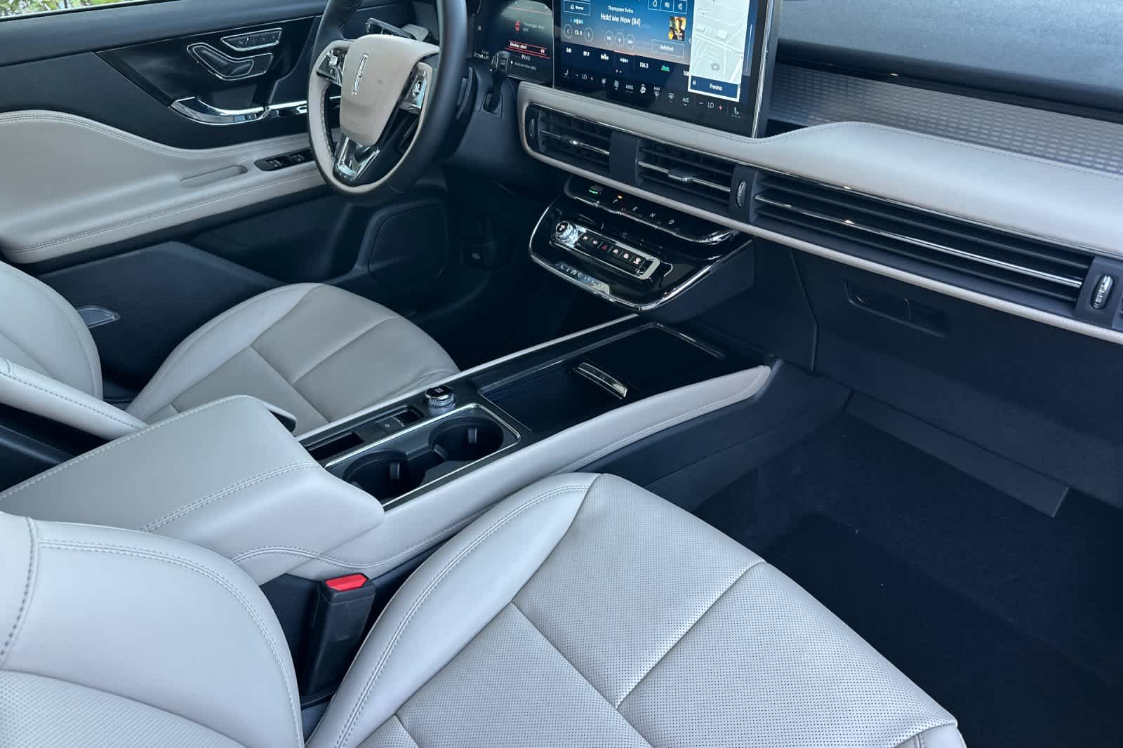 Thumbnail: 2025 Lincoln Corsair - 17