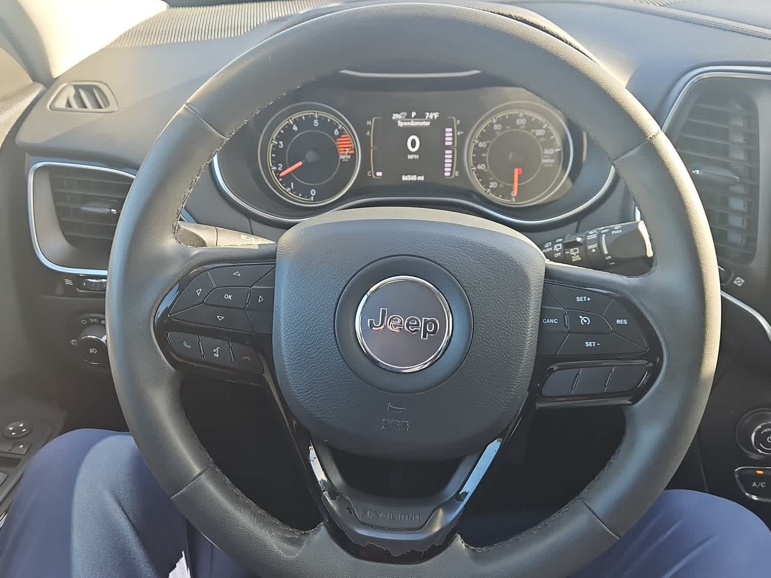 Thumbnail: 2020 Jeep Cherokee - 15