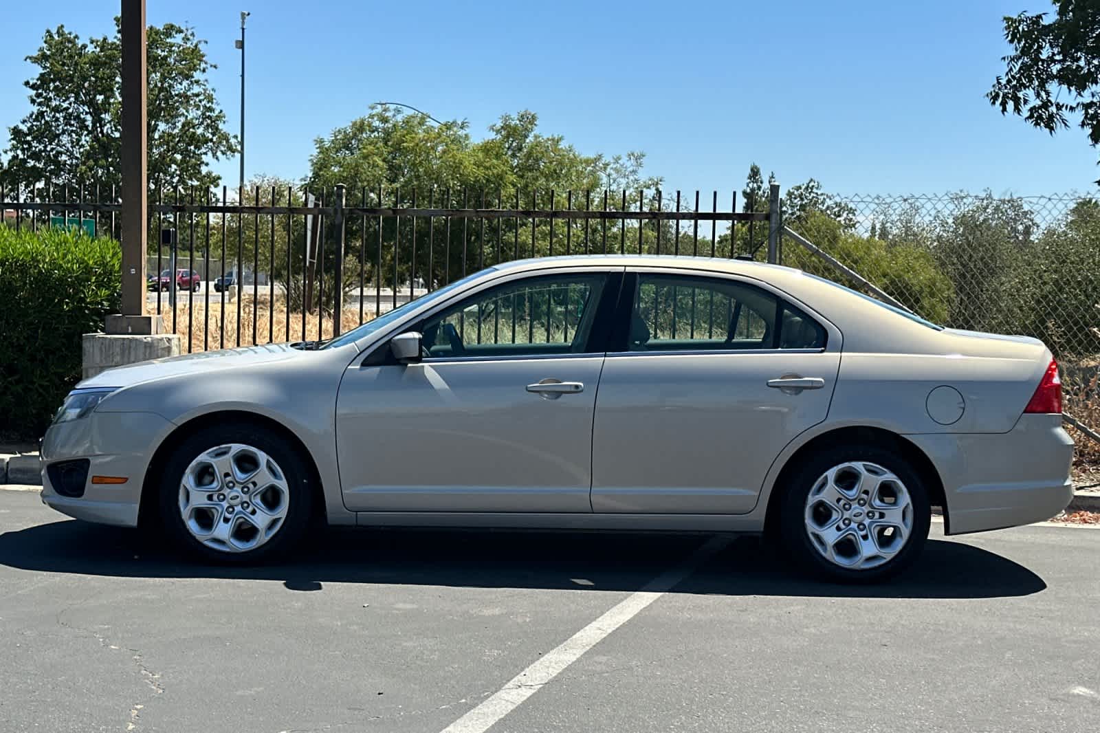 Thumbnail: 2010 Ford Fusion - 5