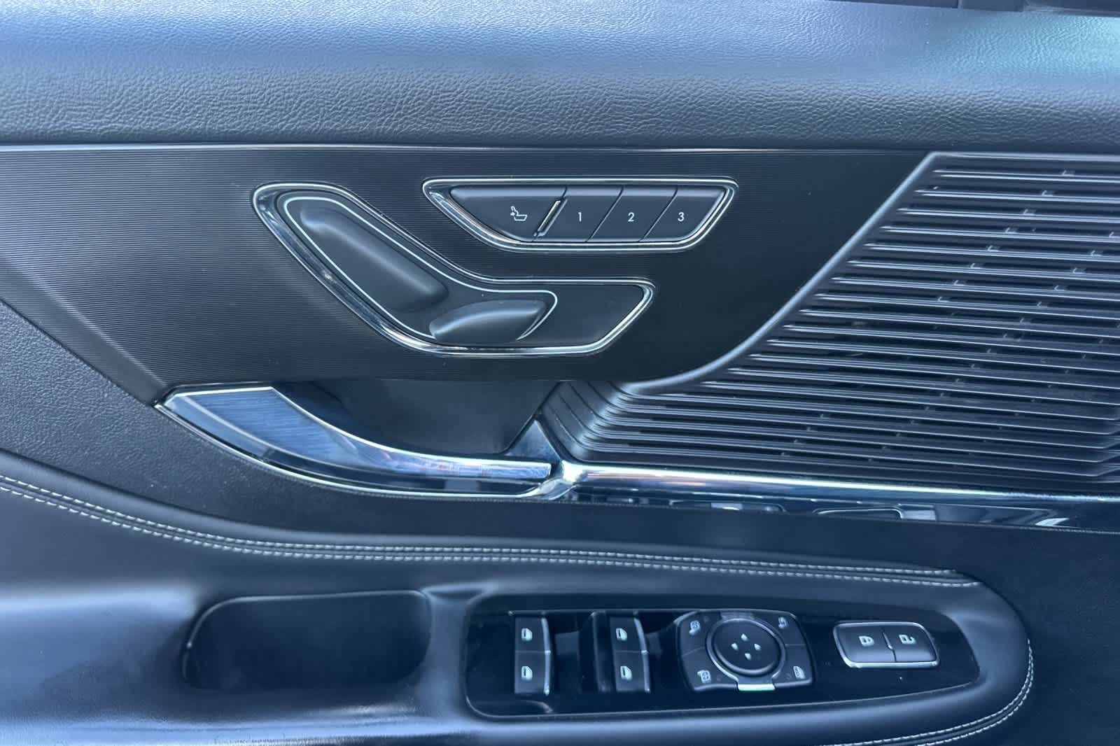 2022 Lincoln Corsair Standard 12