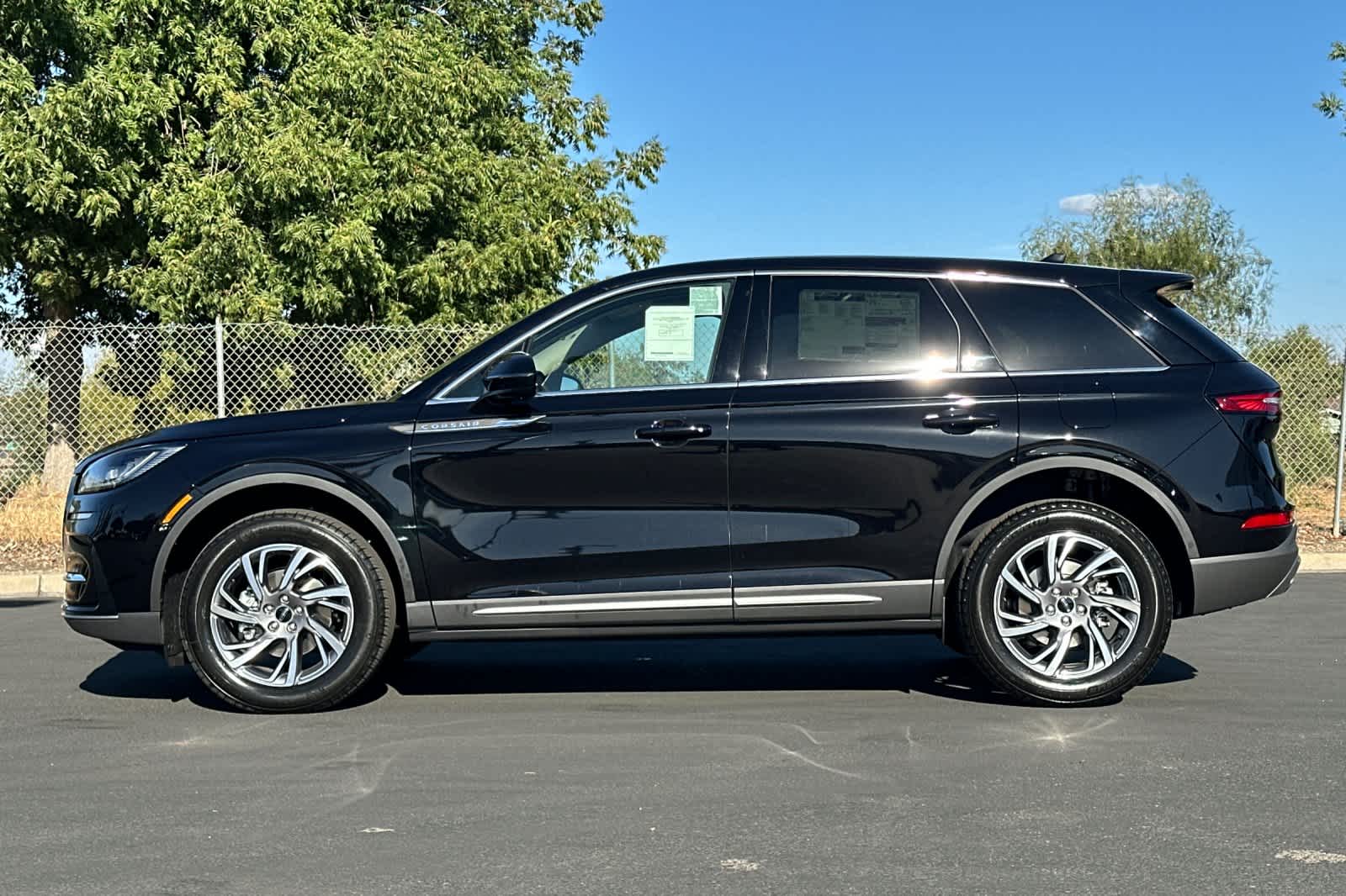 Thumbnail: 2025 Lincoln Corsair - 5