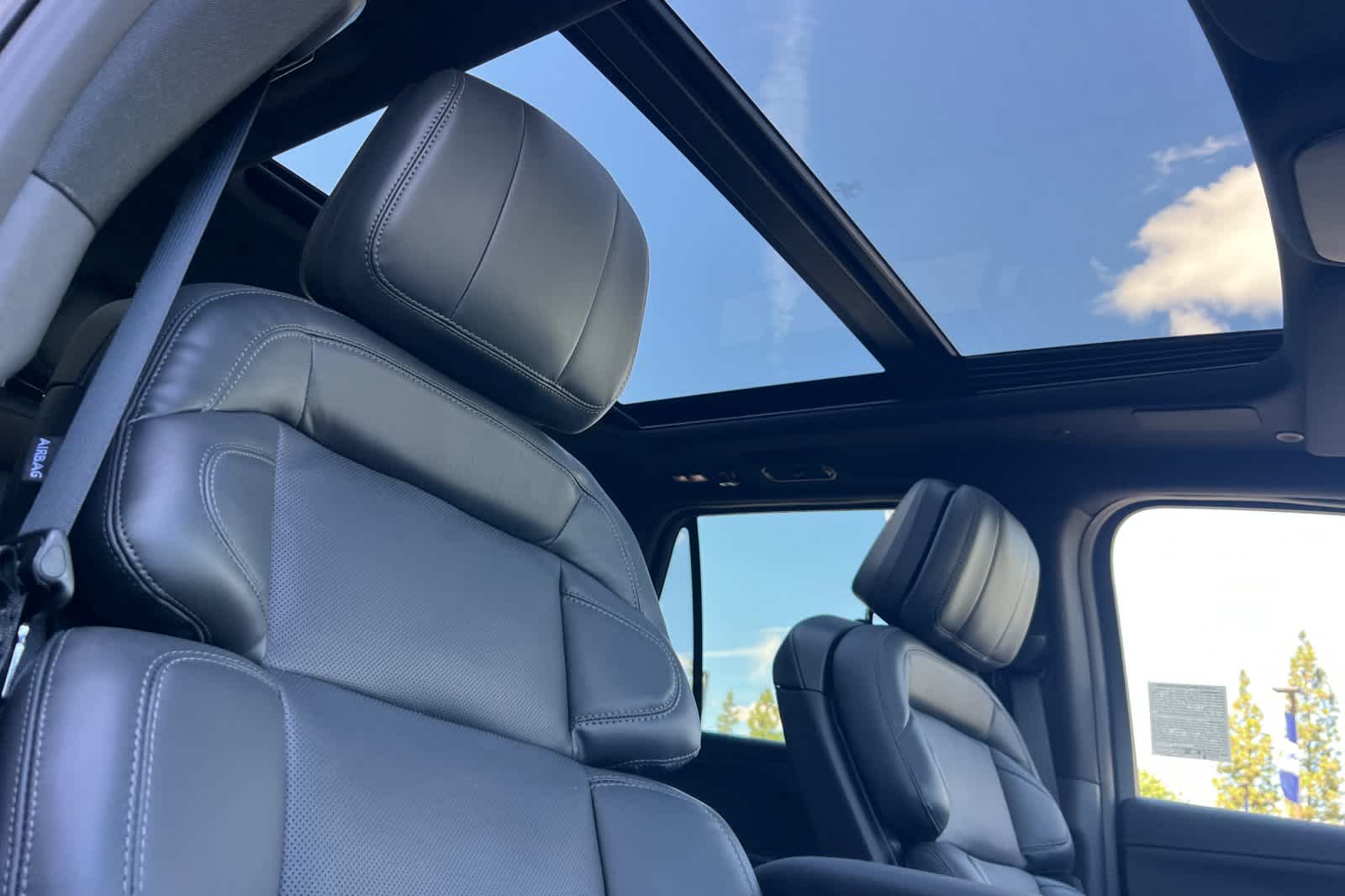 Thumbnail: 2026 Lincoln Navigator L - 19