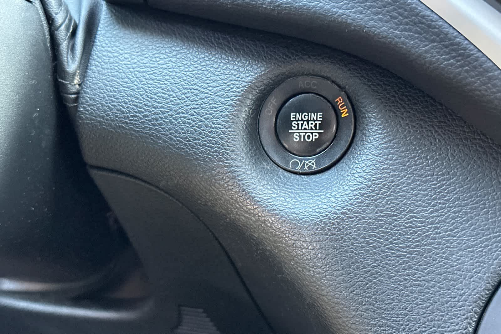 Thumbnail: 2018 Jeep Cherokee - 22