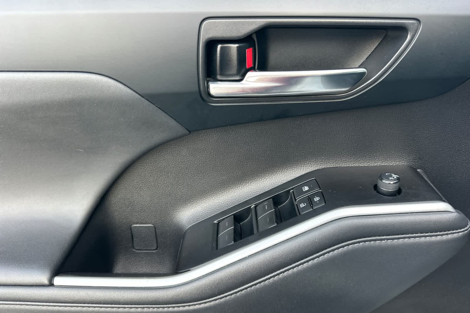 Thumbnail: 2022 Toyota Highlander - 12