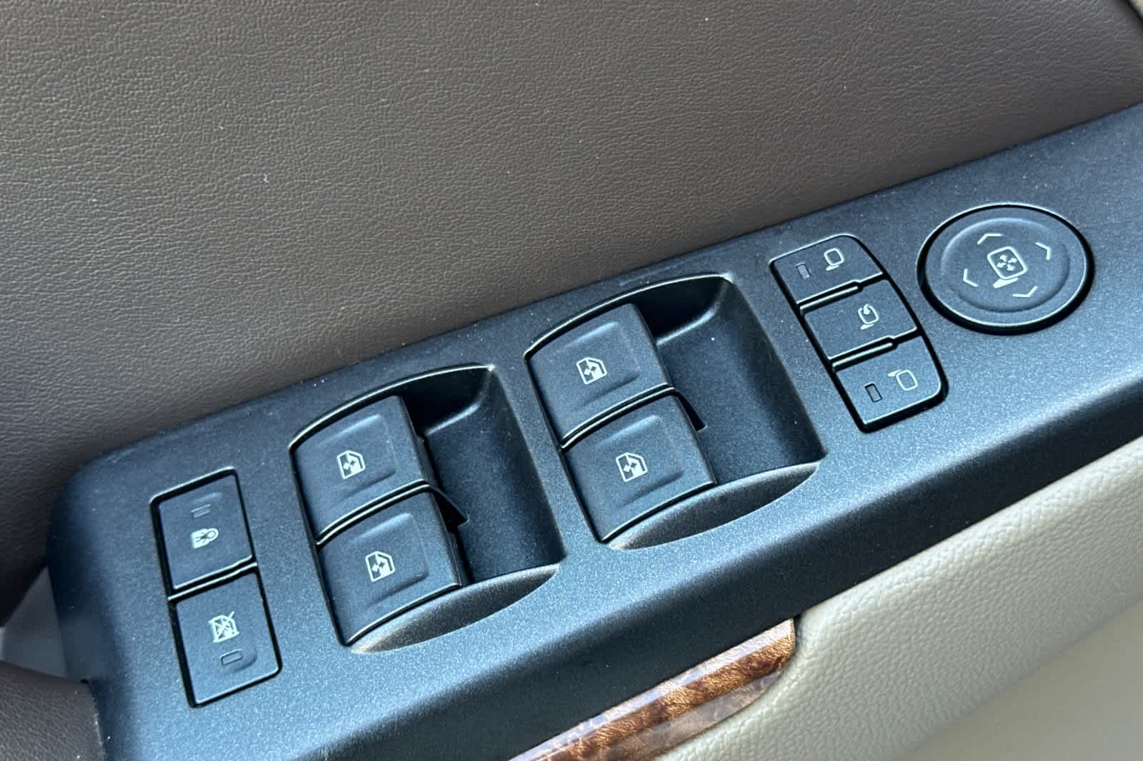 Thumbnail: 2016 Chevrolet Suburban - 13