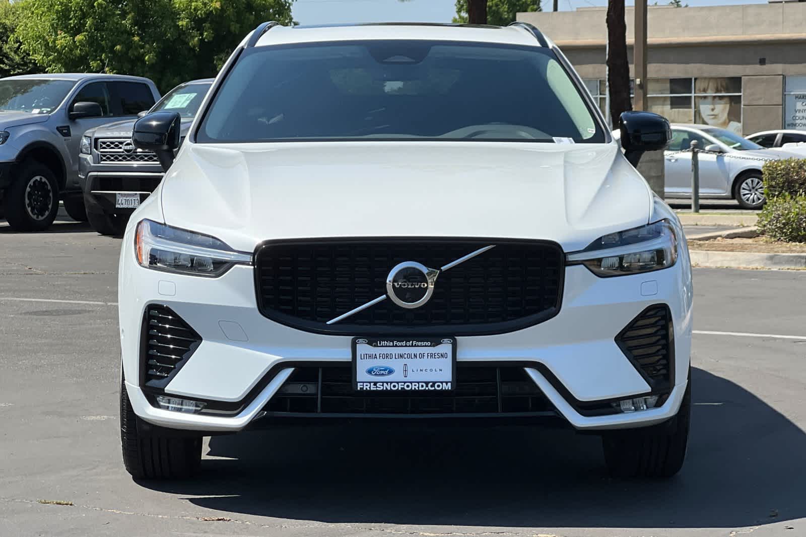 Thumbnail: 2023 Volvo XC60 - 11
