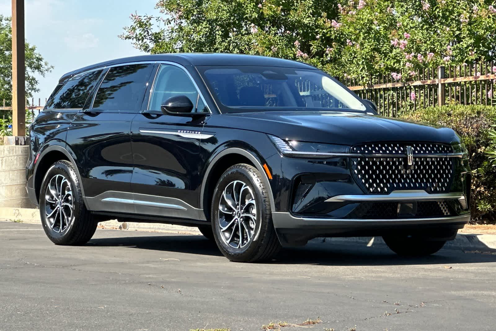 Thumbnail: 2026 Lincoln Nautilus - 8