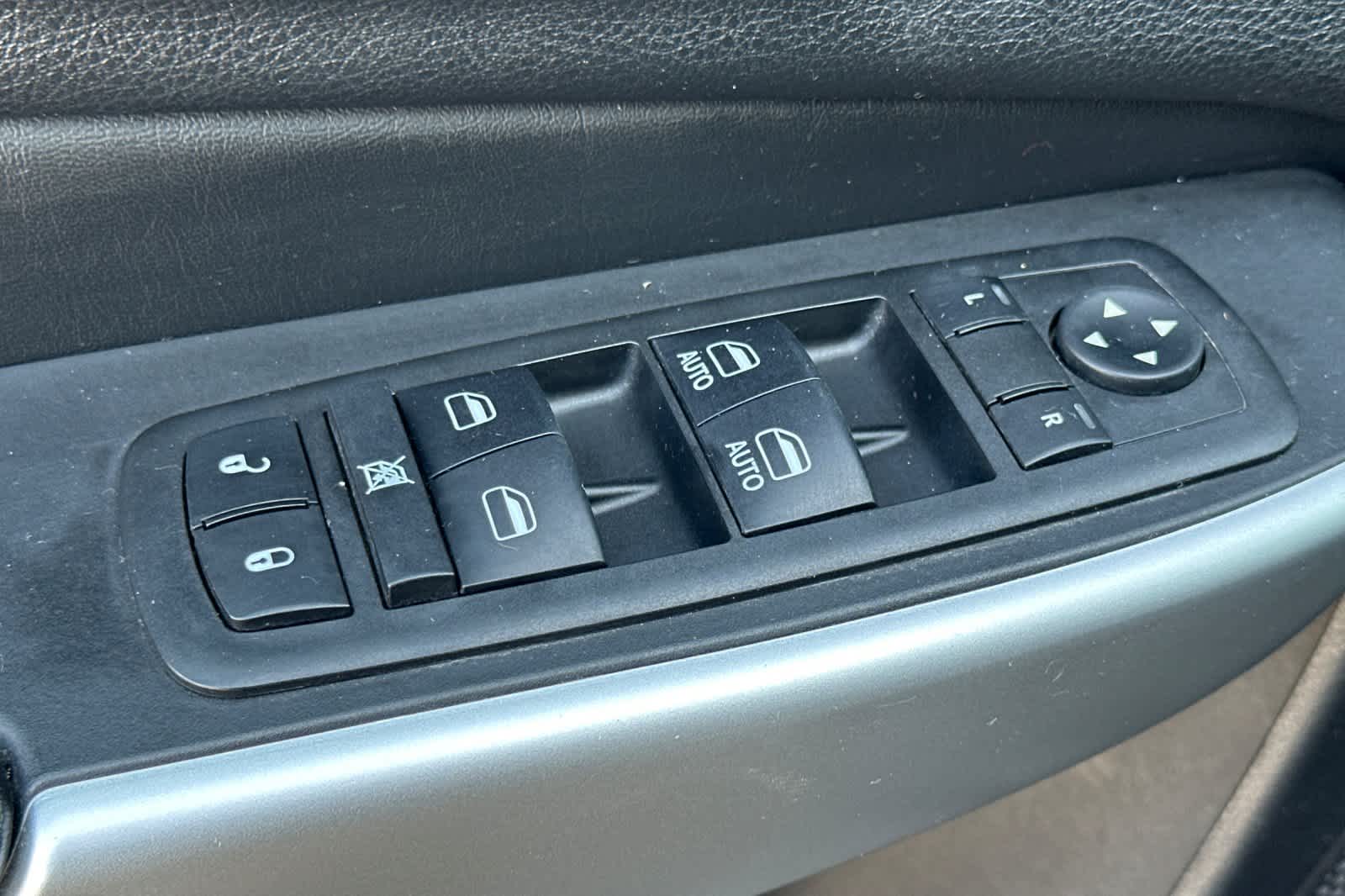 Thumbnail: 2018 Jeep Cherokee - 13