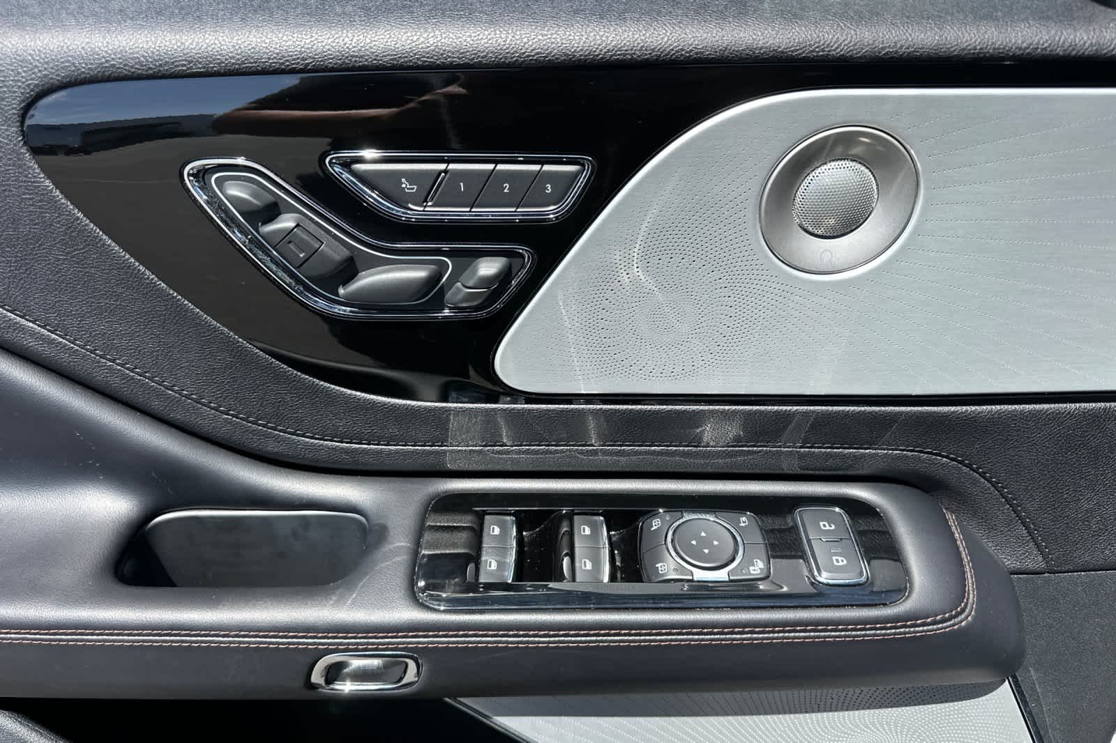 Thumbnail: 2022 Lincoln Aviator - 13