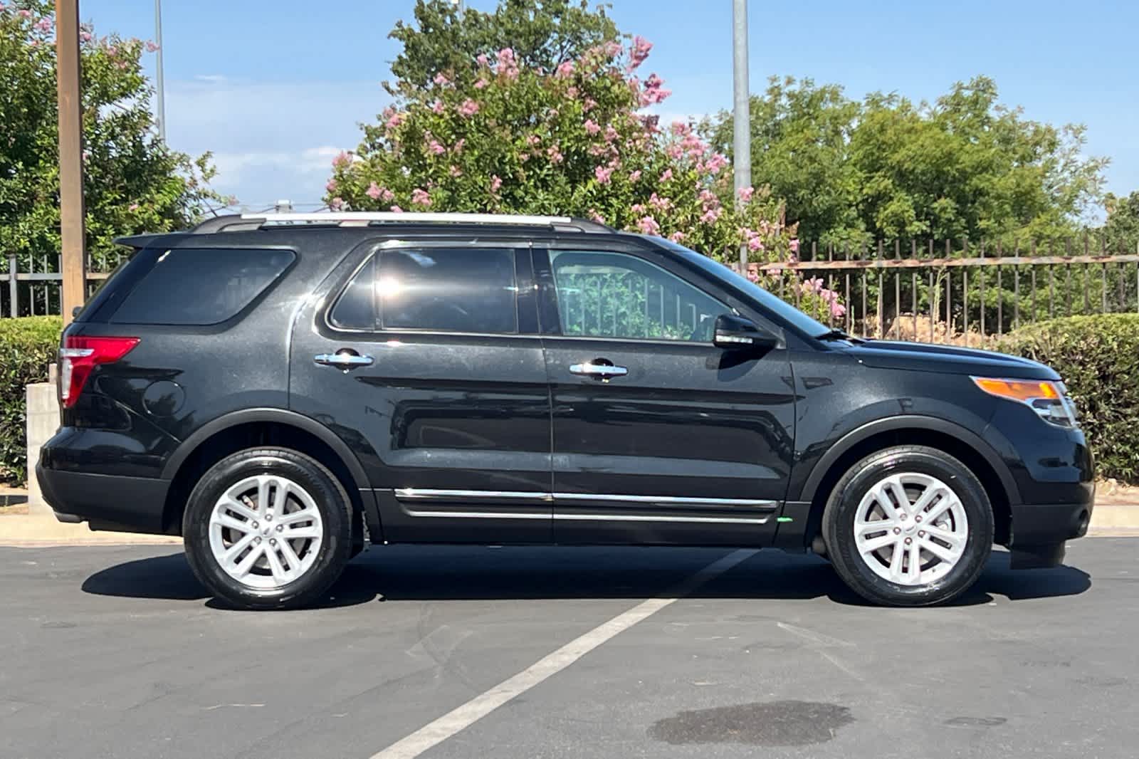Thumbnail: 2015 Ford Explorer - 8
