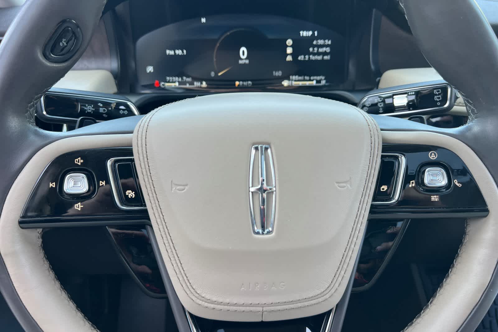 Thumbnail: 2020 Lincoln Aviator - 26