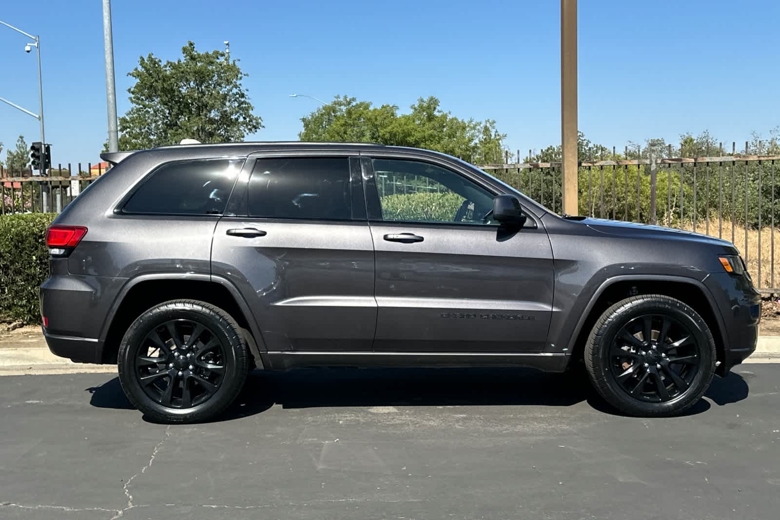 Thumbnail: 2018 Jeep Grand Cherokee - 9