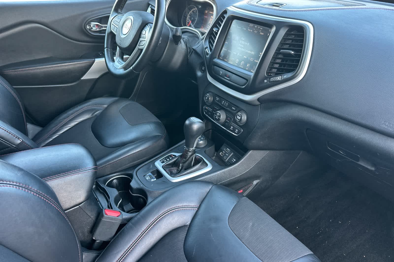 Thumbnail: 2018 Jeep Cherokee - 16