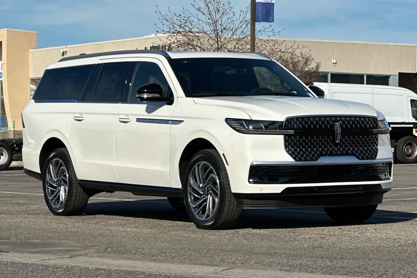 Thumbnail: 2026 Lincoln Navigator L - 10