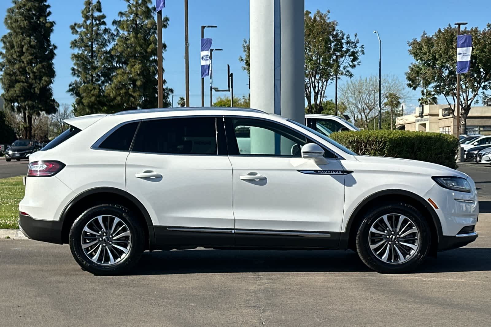 2023 Lincoln Nautilus Standard 8