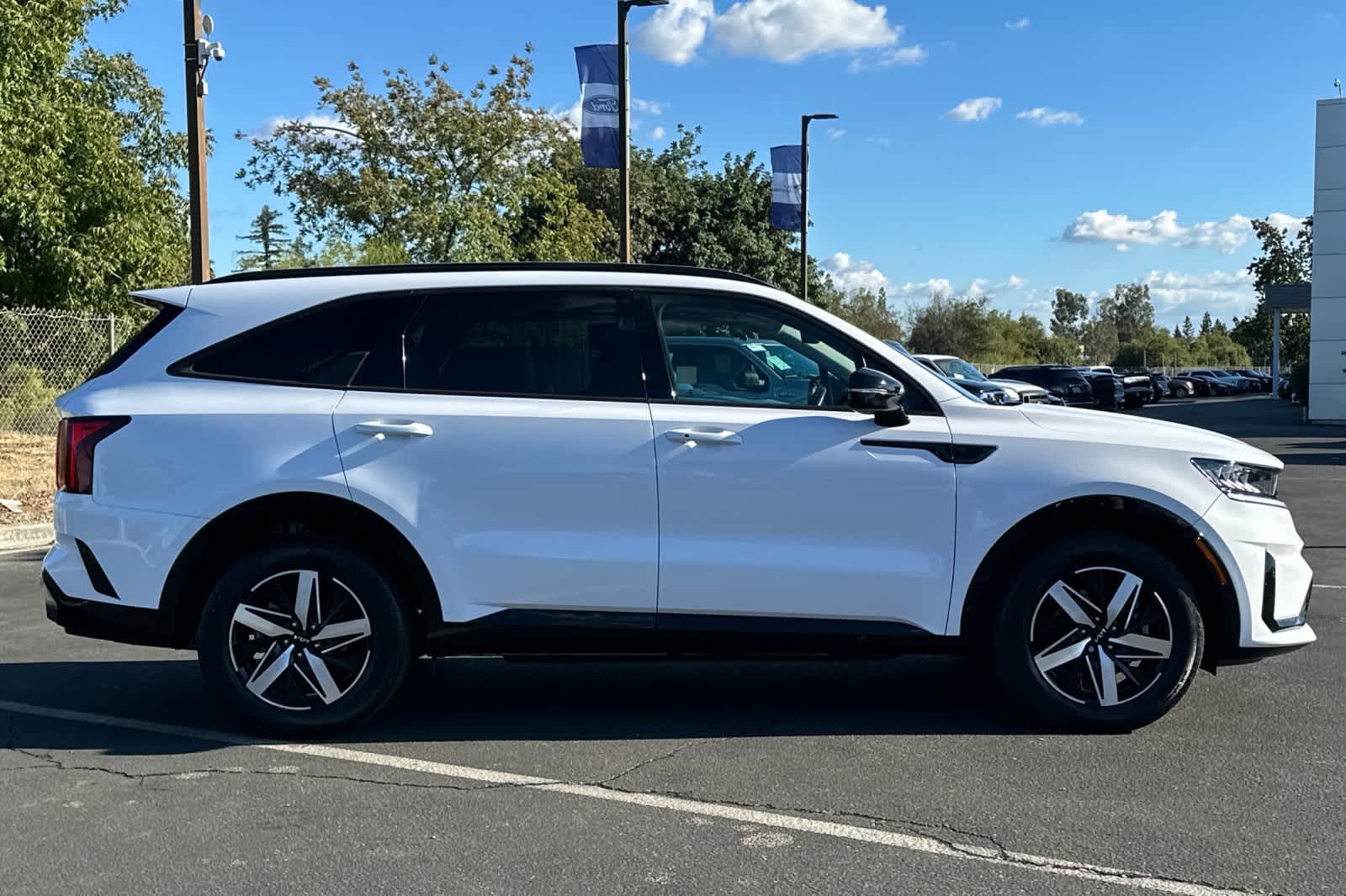 Thumbnail: 2023 Kia Sorento - 8