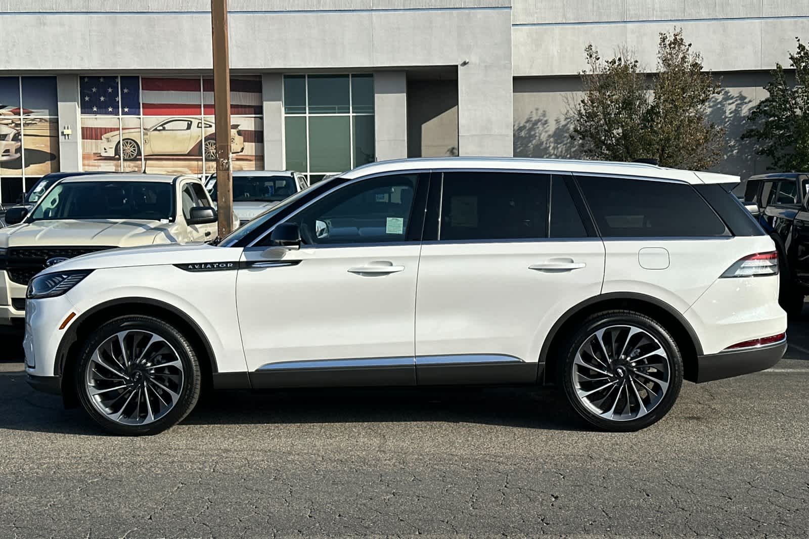 Thumbnail: 2026 Lincoln Aviator - 5