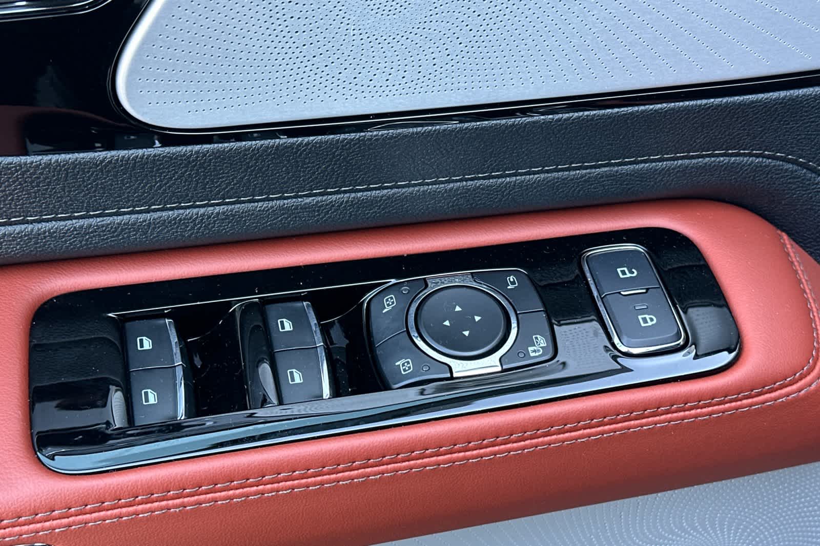 Thumbnail: 2026 Lincoln Aviator - 14