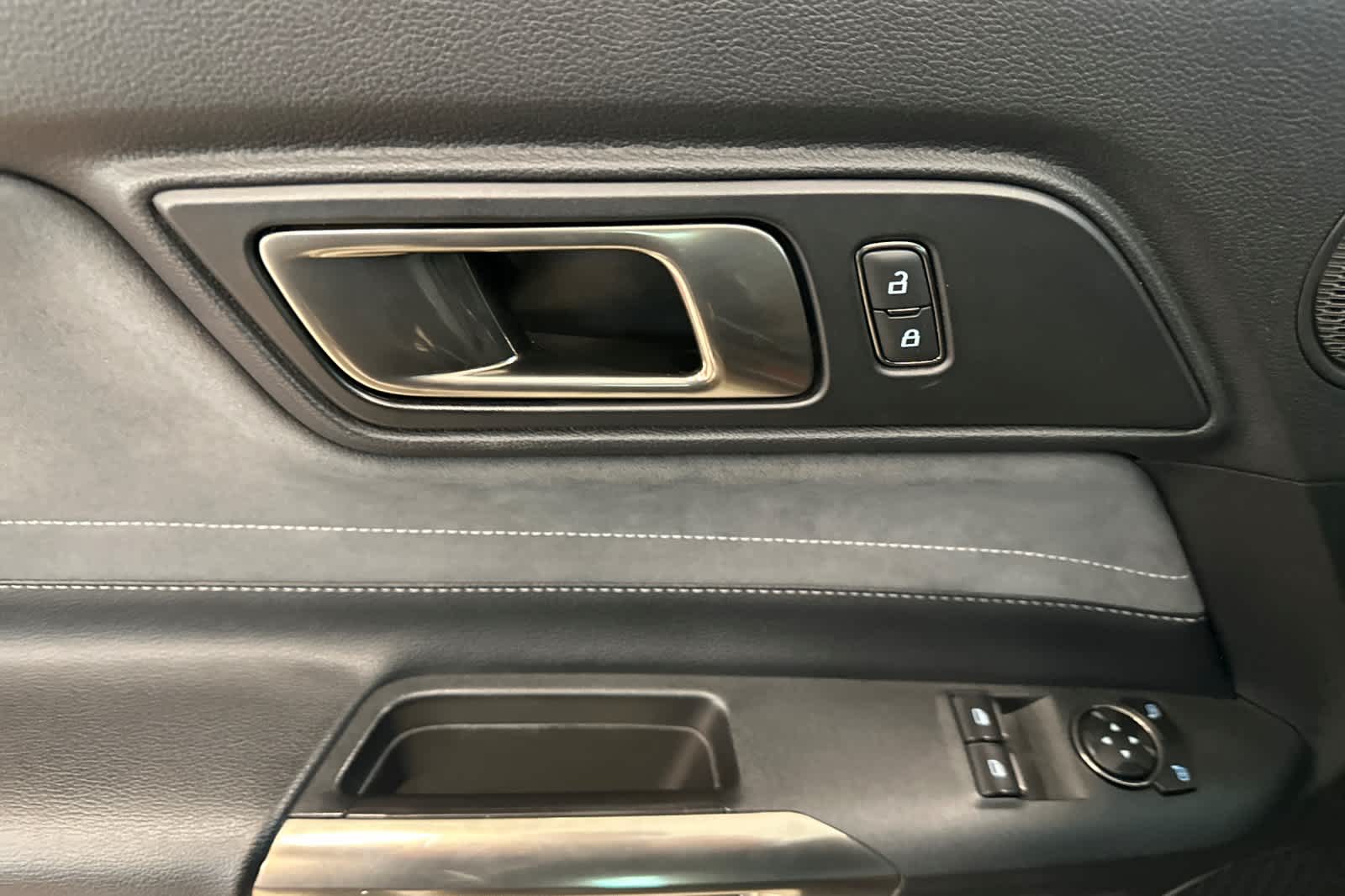 Thumbnail: 2020 Ford Econoline - 13