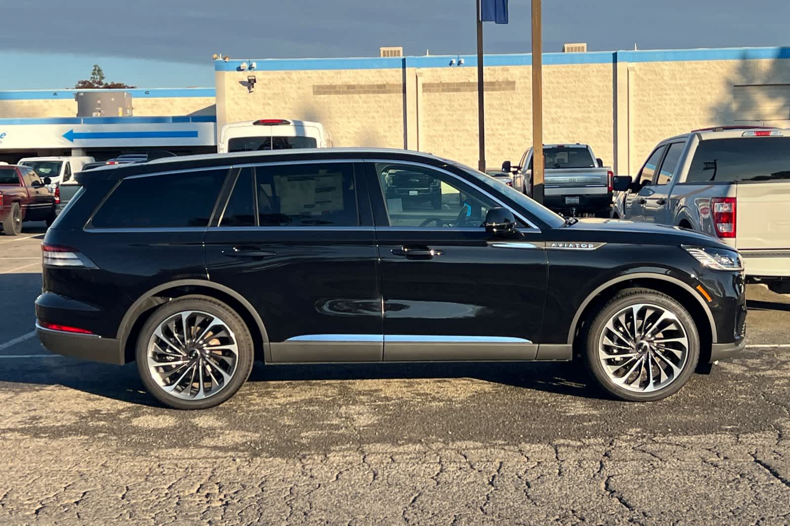 Thumbnail: 2025 Lincoln Aviator - 8